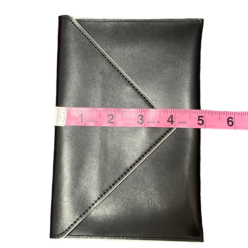 Black leather photograph envelope. Measures 5x7.5 inches. VGUC - Picture 6 of 6